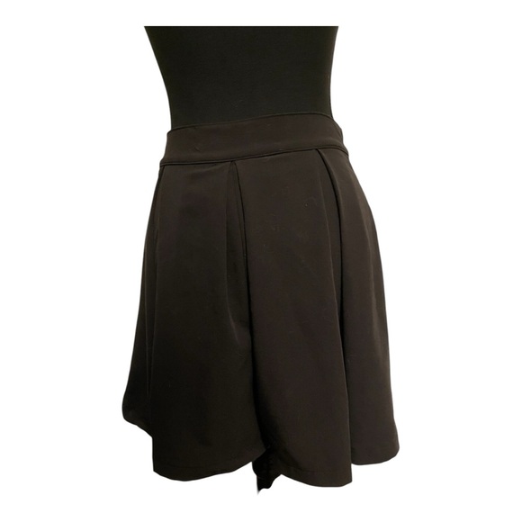 Cute Skort, made by Deandri. Black. Medium. - Picture 5 of 8